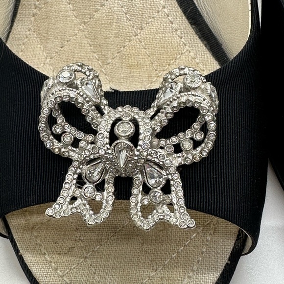 SOLD-CHANEL Crystal Bow pumps G30561 Size 9. - Picture 3 of 14